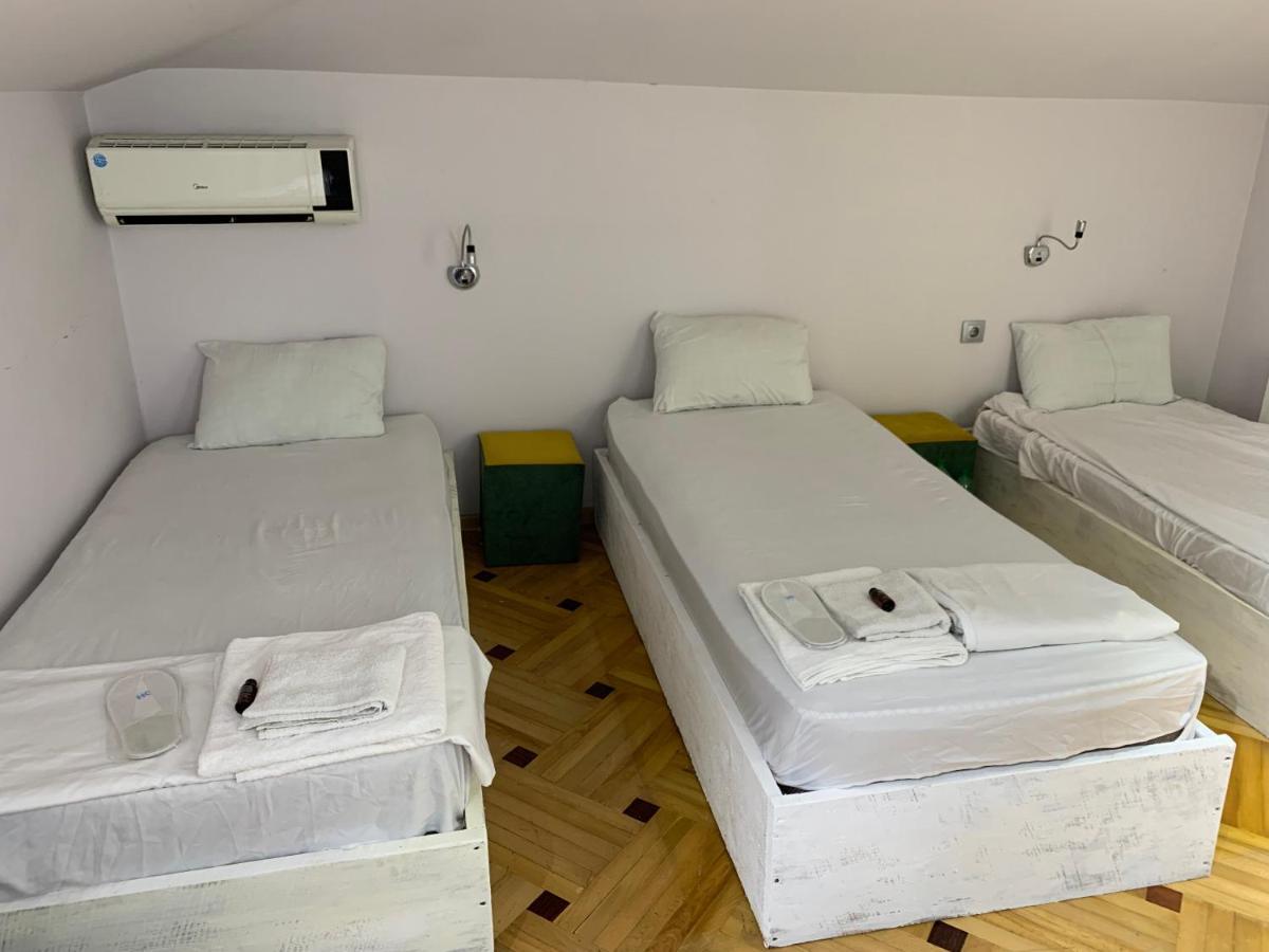 Gorgona Hostel Batumi Exterior photo