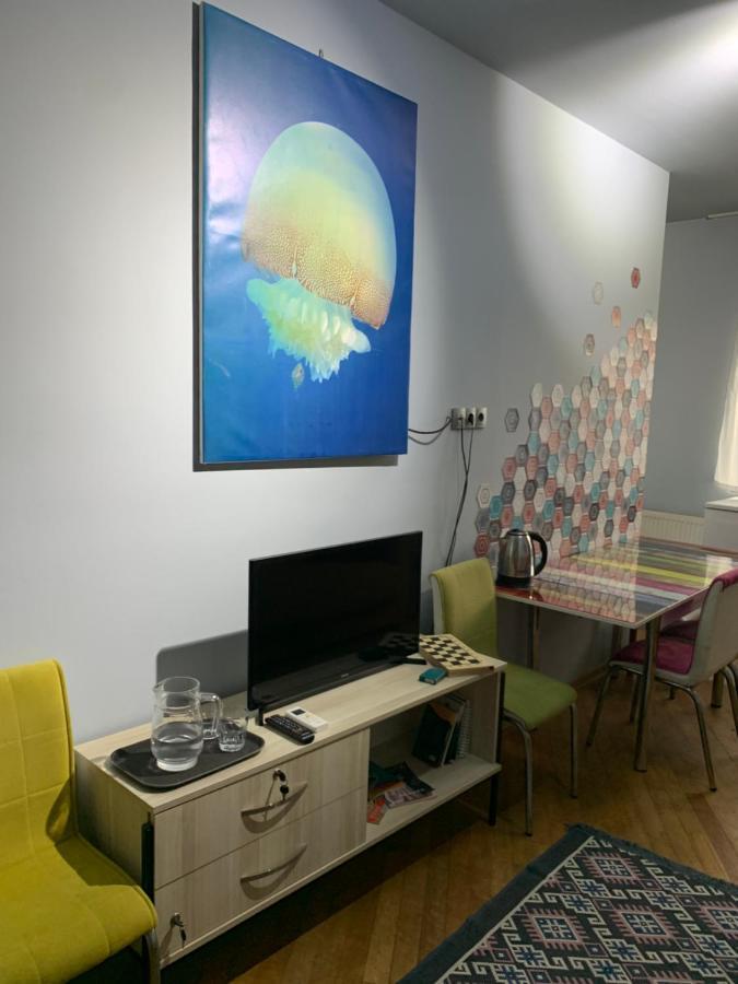 Gorgona Hostel Batumi Exterior photo